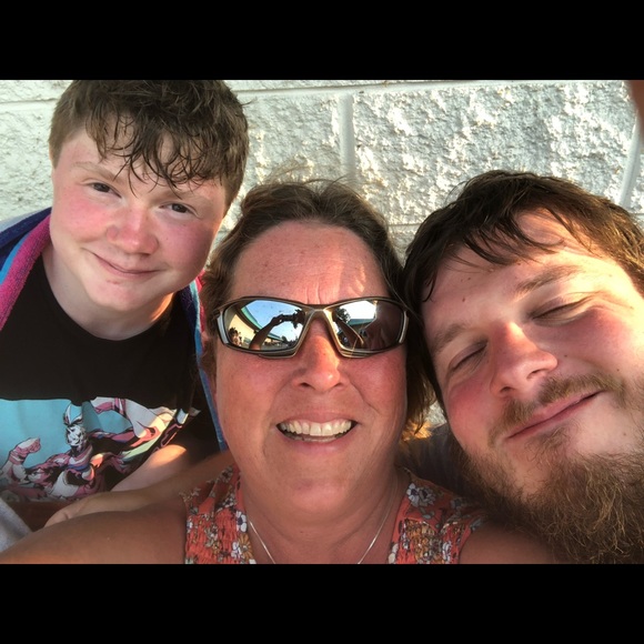 Meet your Posher, Kim - Picture 2 of 2